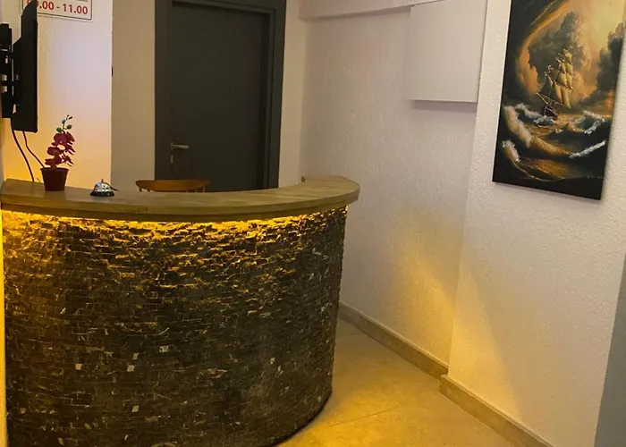 Uyar & Quarto em Acomodações Particulares