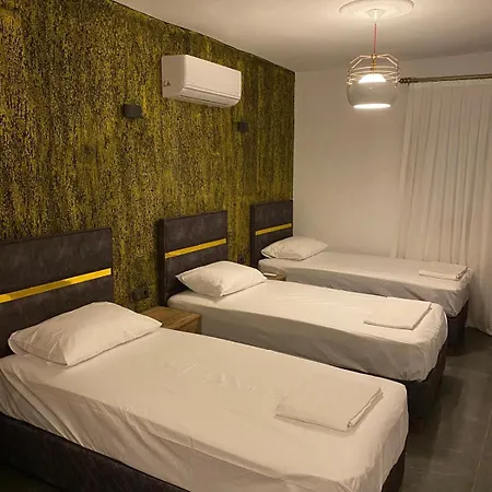 Δωμάτια σε οικογενειακή κατοικία Uyar & *