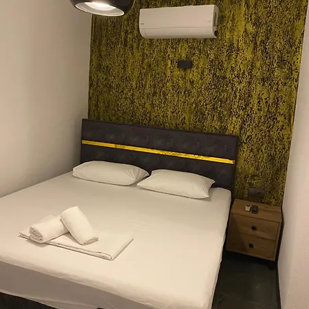 Δωμάτια σε οικογενειακή κατοικία Uyar & *